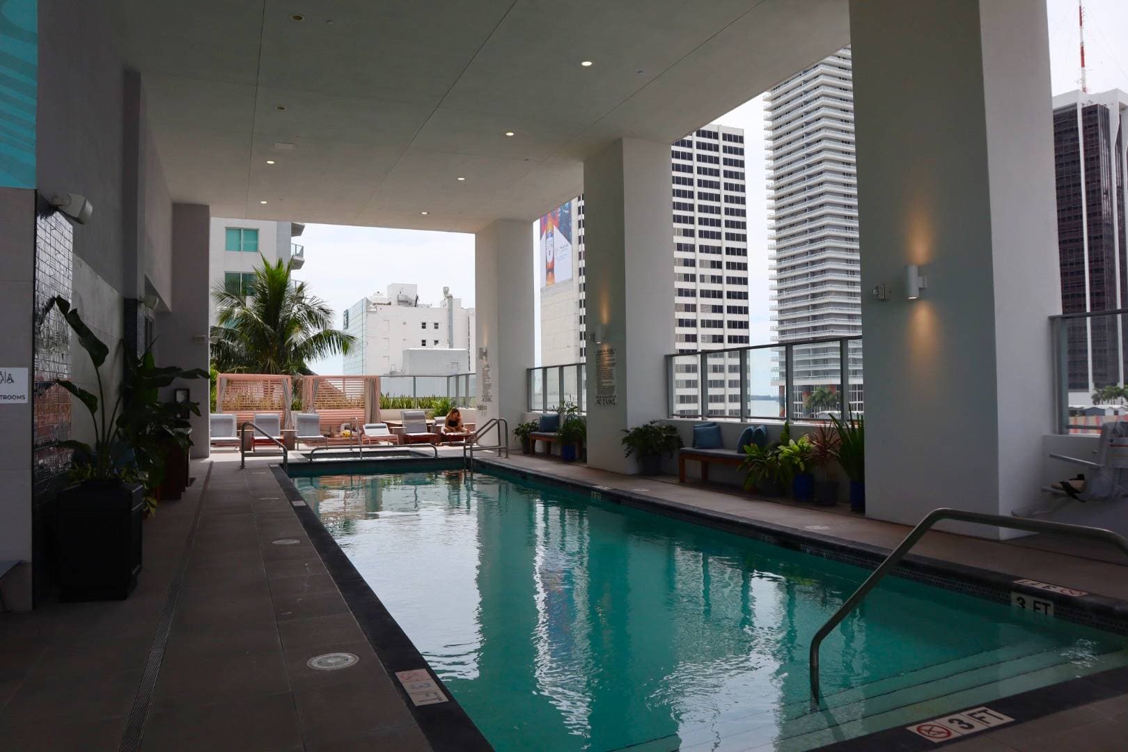 YOTEL Miami — building photo 8