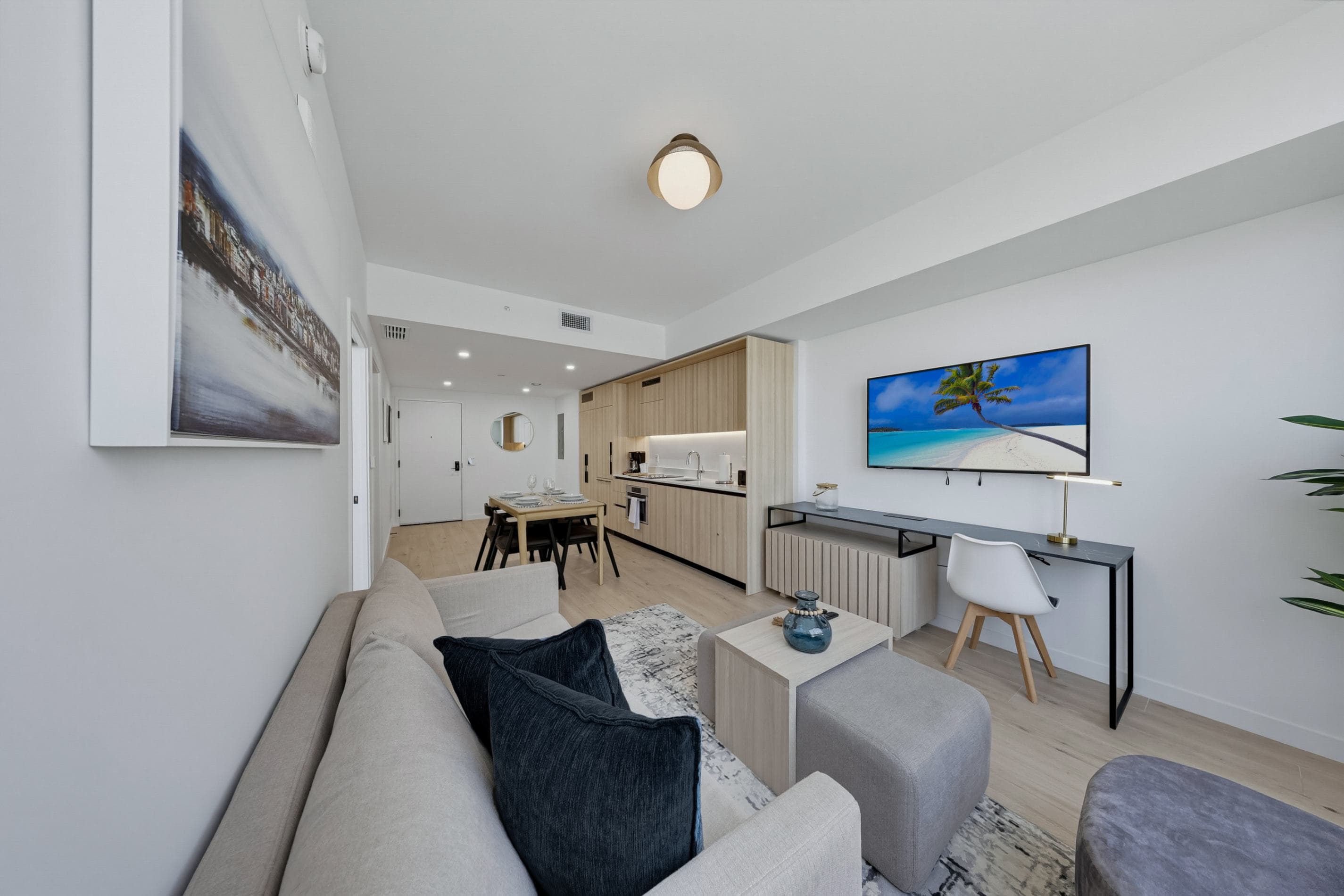 Spectacular 1BR| Downtown + Pool & FreeParking