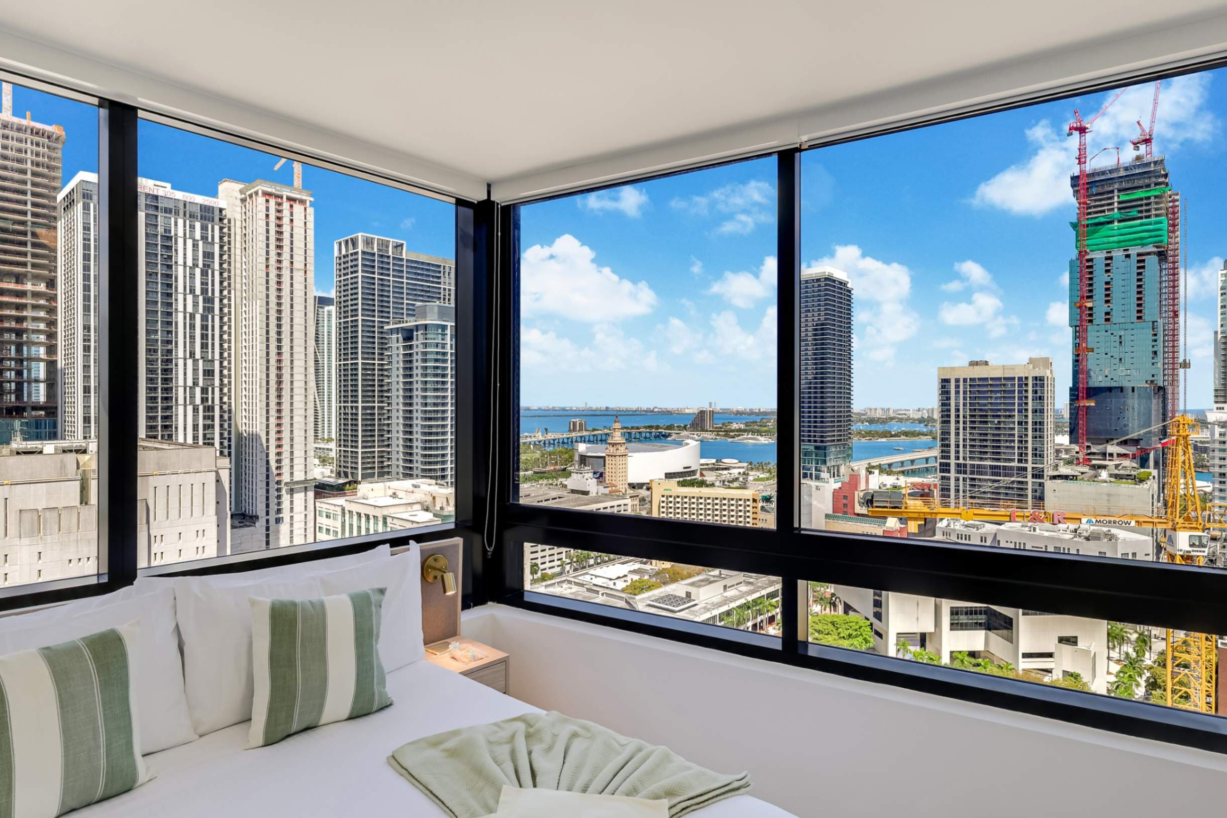 Sky-High Miami 2BR | 29th Floor | Free Parking